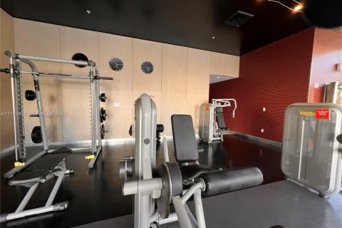 Condo in Hallandale Beach, Florida, 2 bedrooms  № 2014307 - photo 16