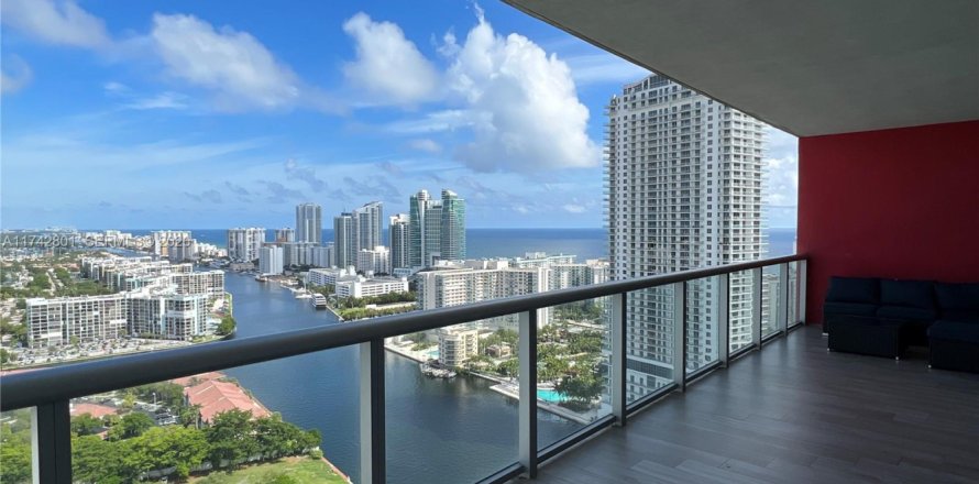 Condo in Hallandale Beach, Florida, 2 bedrooms  № 2014307