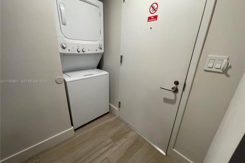 Condo in Hallandale Beach, Florida, 2 bedrooms  № 2014307 - photo 5