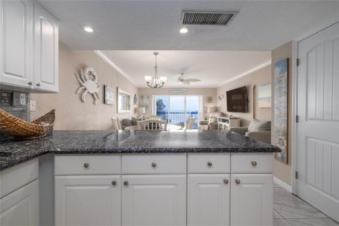Condo in New Smyrna Beach, Florida, 2 bedrooms  № 1624706 - photo 8