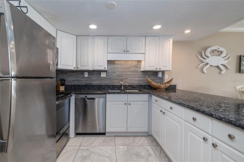 Condo in New Smyrna Beach, Florida, 2 bedrooms  № 1624706 - photo 7