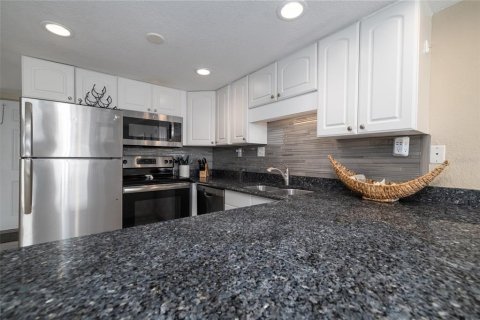 Condo in New Smyrna Beach, Florida, 2 bedrooms  № 1624706 - photo 6