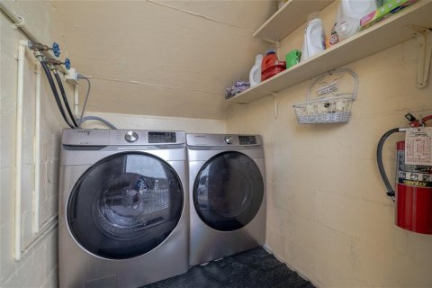 Condo in New Smyrna Beach, Florida, 2 bedrooms  № 1624706 - photo 27