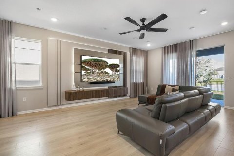 House in Kissimmee, Florida 4 bedrooms, 228.17 sq.m. № 2214318 - photo 6