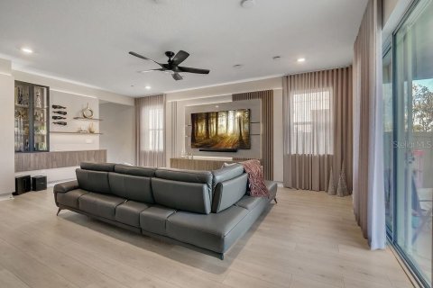 House in Kissimmee, Florida 4 bedrooms, 228.17 sq.m. № 2214318 - photo 27
