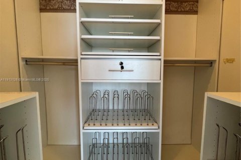 Купить кондоминиум в Норт-Бей-Виллидж, Флорида 1 спальня, 87.33м2, № 1969314 - фото 11