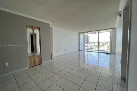 Купить кондоминиум в Норт-Бей-Виллидж, Флорида 1 спальня, 87.33м2, № 1969314 - фото 6