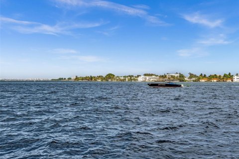 Купить кондоминиум в Норт-Бей-Виллидж, Флорида 1 спальня, 87.33м2, № 1969314 - фото 19