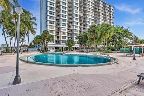 Купить кондоминиум в Норт-Бей-Виллидж, Флорида 1 спальня, 87.33м2, № 1969314 - фото 27