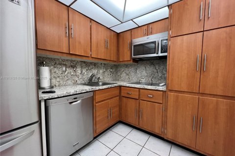 Купить кондоминиум в Норт-Бей-Виллидж, Флорида 1 спальня, 87.33м2, № 1969314 - фото 10