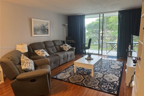 Condo in Lauderdale Lakes, Florida, 2 bedrooms № 2060169 - photo 5