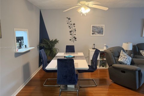 Condo in Lauderdale Lakes, Florida, 2 bedrooms № 2060169 - photo 4