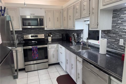 Condo in Lauderdale Lakes, Florida, 2 bedrooms № 2060169