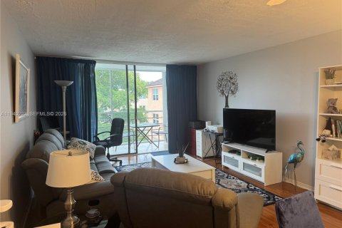 Condo in Lauderdale Lakes, Florida, 2 bedrooms № 2060169 - photo 6