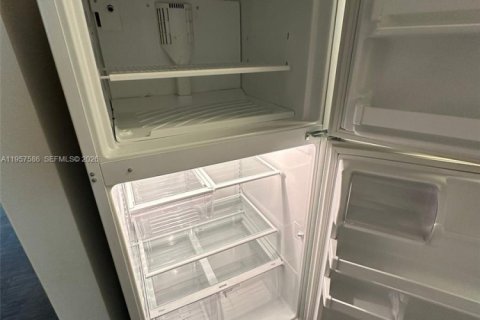 Condominio en alquiler en Pembroke Pines, Florida, 2 dormitorios, 104.98 m2 № 2011494 - foto 9