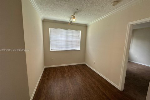 Condominio en alquiler en Pembroke Pines, Florida, 2 dormitorios, 104.98 m2 № 2011494 - foto 5