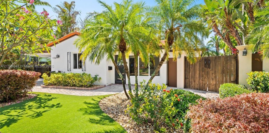 House in Fort Lauderdale, Florida 4 bedrooms, 121.79 sq.m. № 1676725