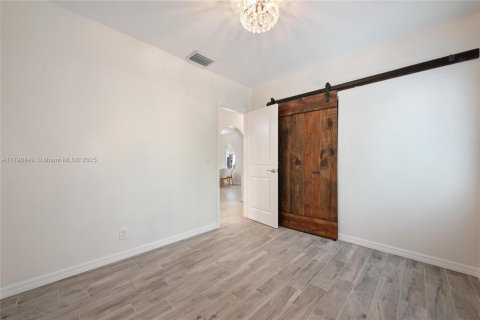 House in Fort Lauderdale, Florida 4 bedrooms, 121.79 sq.m. № 1676725 - photo 26