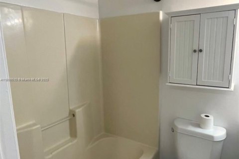 Commercial property in Hollywood, Florida 61.22 sq.m. № 1943341 - photo 4