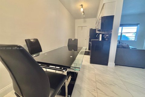 Copropriété à louer à Hollywood, Floride: 1 chambre, 69.86 m2 № 2074693 - photo 4