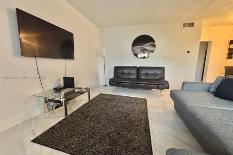 Copropriété à louer à Hollywood, Floride: 1 chambre, 69.86 m2 № 2074693 - photo 8