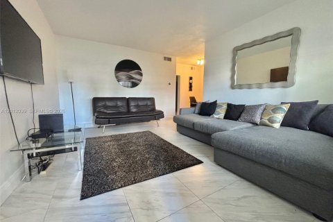 Copropriété à louer à Hollywood, Floride: 1 chambre, 69.86 m2 № 2074693 - photo 6