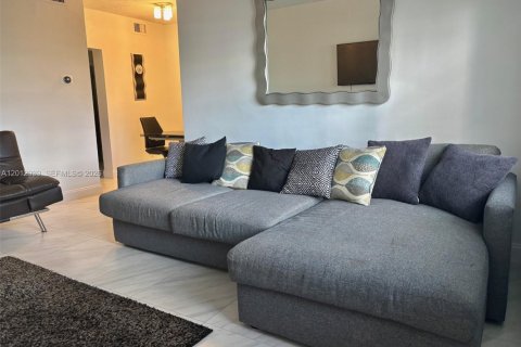 Copropriété à louer à Hollywood, Floride: 1 chambre, 69.86 m2 № 2074693 - photo 7