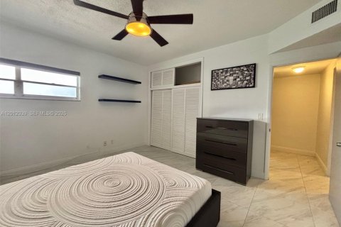 Copropriété à louer à Hollywood, Floride: 1 chambre, 69.86 m2 № 2074693 - photo 12