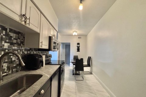Copropriété à louer à Hollywood, Floride: 1 chambre, 69.86 m2 № 2074693 - photo 3