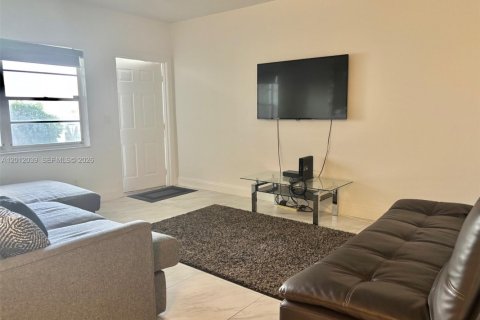 Copropriété à louer à Hollywood, Floride: 1 chambre, 69.86 m2 № 2074693 - photo 9