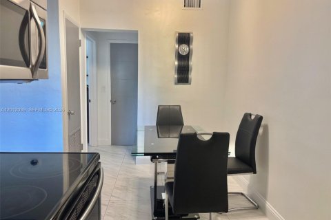 Copropriété à louer à Hollywood, Floride: 1 chambre, 69.86 m2 № 2074693 - photo 5