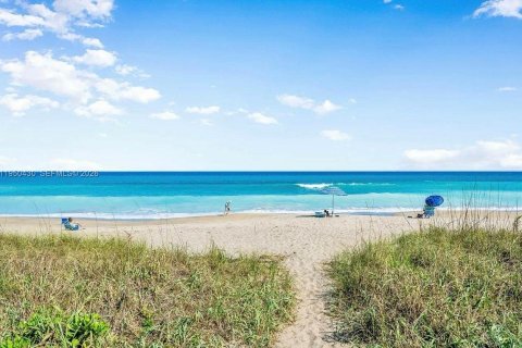Condominio en venta en Jensen Beach, Florida, 2 dormitorios, 111.2 m2 № 2089227 - foto 2
