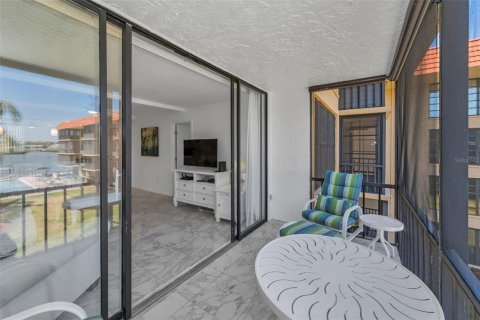 Condo in Indian Shores, Florida, 2 bedrooms  № 1870349 - photo 13