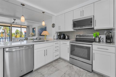 Condo in Indian Shores, Florida, 2 bedrooms  № 1870349 - photo 21