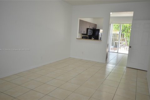 Townhouse in Homestead, Florida 3 bedrooms, 110.46 sq.m. № 1867052 - photo 11