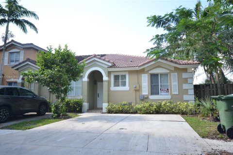 Townhouse in Homestead, Florida 3 bedrooms, 110.46 sq.m. № 1867052 - photo 2