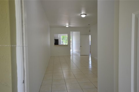 Townhouse in Homestead, Florida 3 bedrooms, 110.46 sq.m. № 1867052 - photo 14