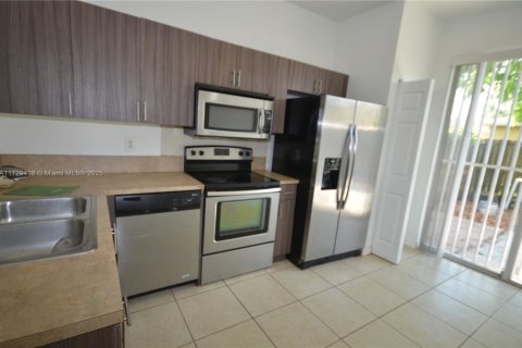 Townhouse in Homestead, Florida 3 bedrooms, 110.46 sq.m. № 1867052 - photo 6