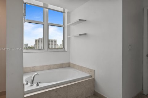 Снять в аренду кондоминиум в Авентура, Флорида 3 спальни, 173.36м2, № 2190008 - фото 21