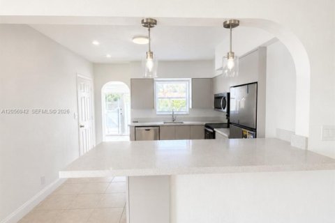 Villa ou maison à vendre à Hollywood, Floride: 3 chambres, 141.49 m2 № 2276592 - photo 6