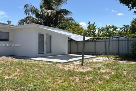 Villa ou maison à vendre à Hollywood, Floride: 3 chambres, 141.49 m2 № 2276592 - photo 12