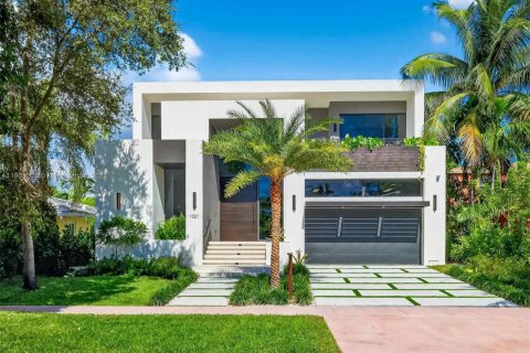 Villa ou maison à vendre à Miami Beach, Floride: 5 chambres, 348.38 m2 № 1965771 - photo 1