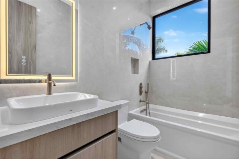 Villa ou maison à vendre à Miami Beach, Floride: 5 chambres, 348.38 m2 № 1965771 - photo 27