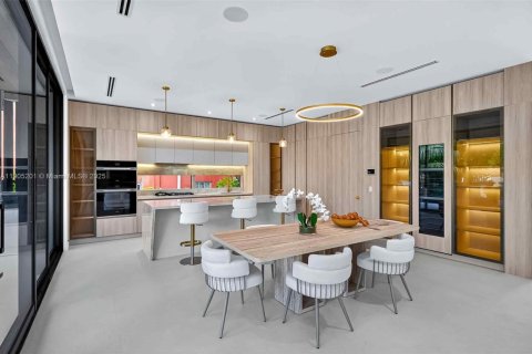 Villa ou maison à vendre à Miami Beach, Floride: 5 chambres, 348.38 m2 № 1965771 - photo 8