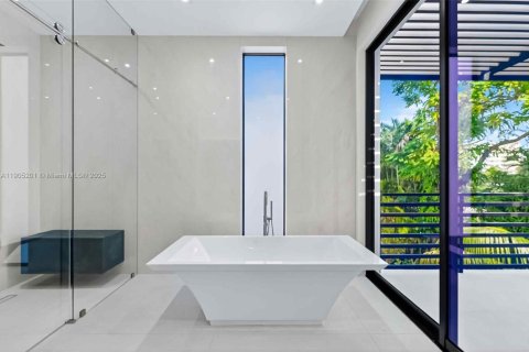 Villa ou maison à vendre à Miami Beach, Floride: 5 chambres, 348.38 m2 № 1965771 - photo 22