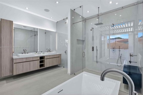 Villa ou maison à vendre à Miami Beach, Floride: 5 chambres, 348.38 m2 № 1965771 - photo 21