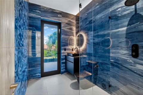 Villa ou maison à vendre à Miami Beach, Floride: 5 chambres, 348.38 m2 № 1965771 - photo 14