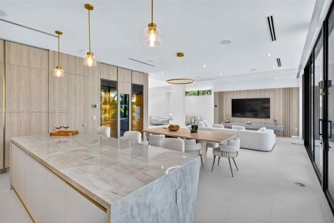 Villa ou maison à vendre à Miami Beach, Floride: 5 chambres, 348.38 m2 № 1965771 - photo 9