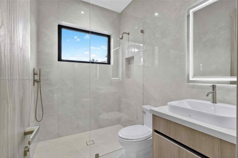 Villa ou maison à vendre à Miami Beach, Floride: 5 chambres, 348.38 m2 № 1965771 - photo 17