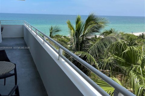 Copropriété à louer à Surfside, Floride: 2 chambres, 132.85 m2 № 2241519 - photo 28